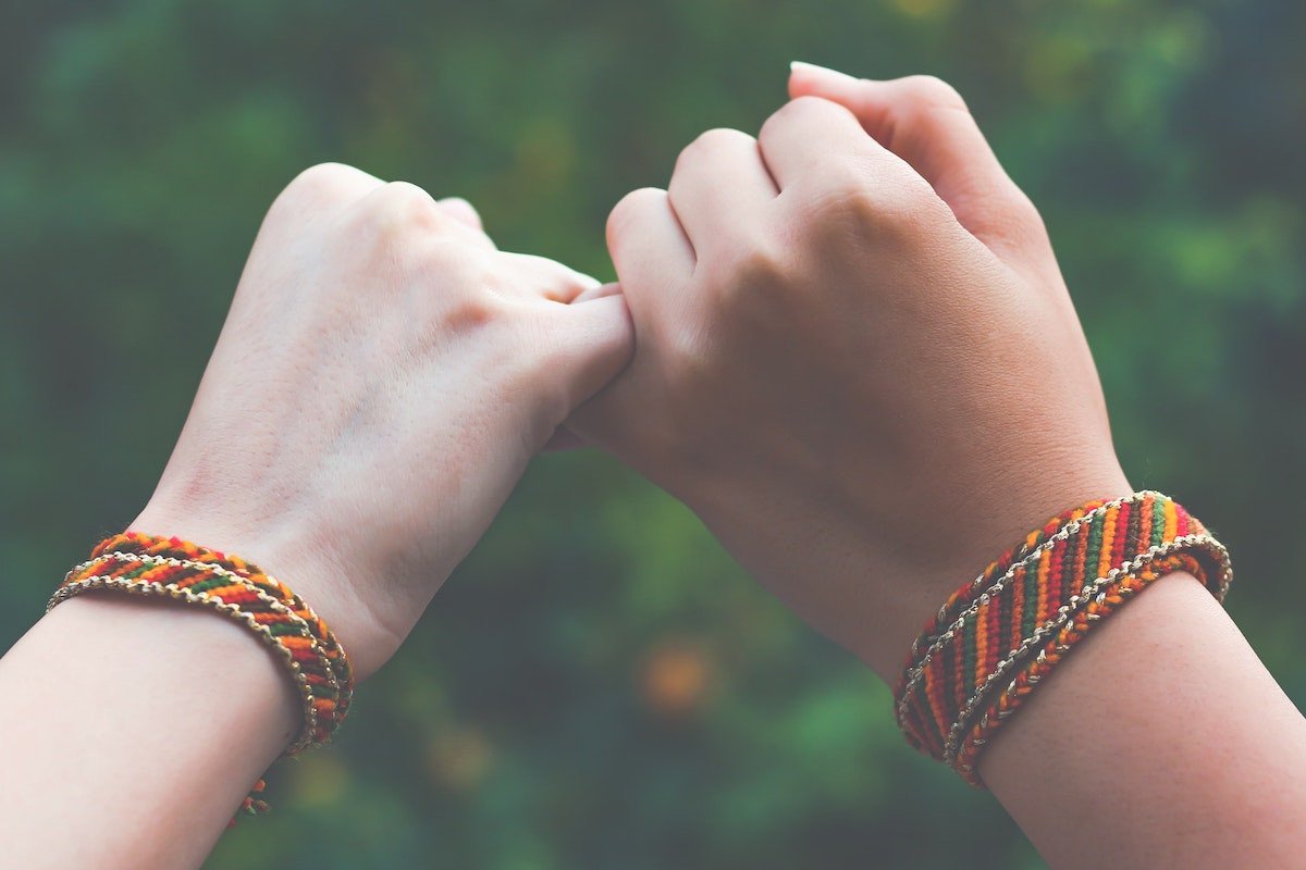 Friends at Work: The Pros and Cons of Working With Your Best Friends Image
